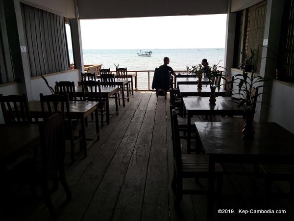 kep sur mer seafood in kep, cambodia