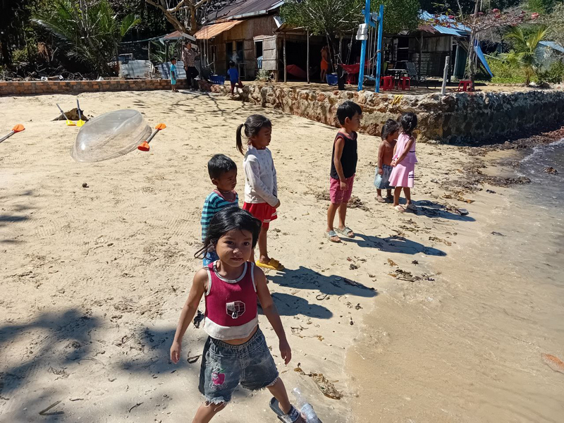 The Kep Yacht Club has daily trips to Kaoh Po Paradise Island off the coast of Kep.