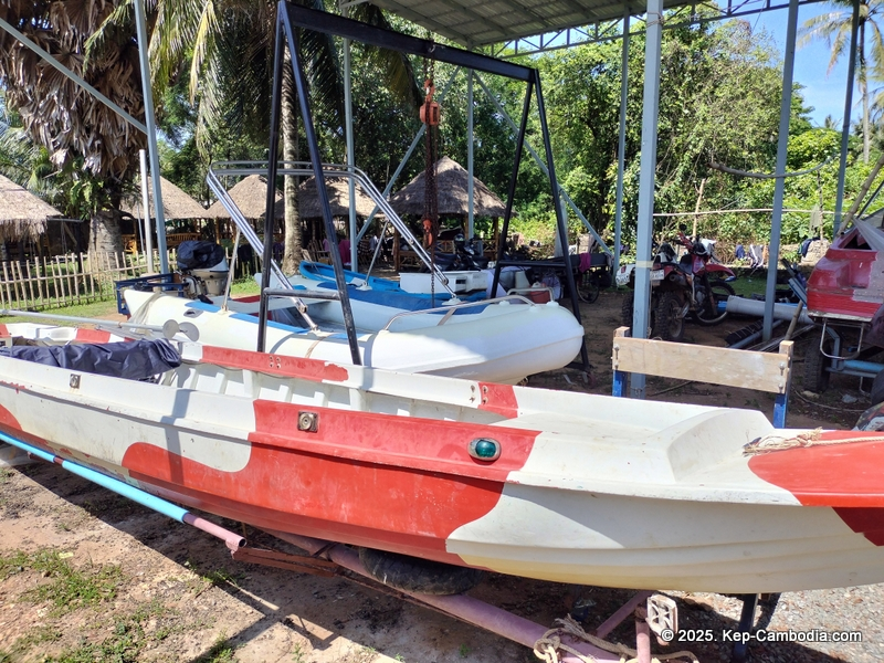 The Kep Yacht Club has daily trips to Kaoh Po Paradise Island off the coast of Kep.