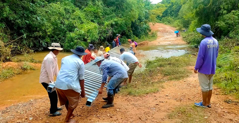 Baby Bird Farm in Kep and Kampot, Cambodia. Vegetables, fruits and Kampot Pepper. Cafe.