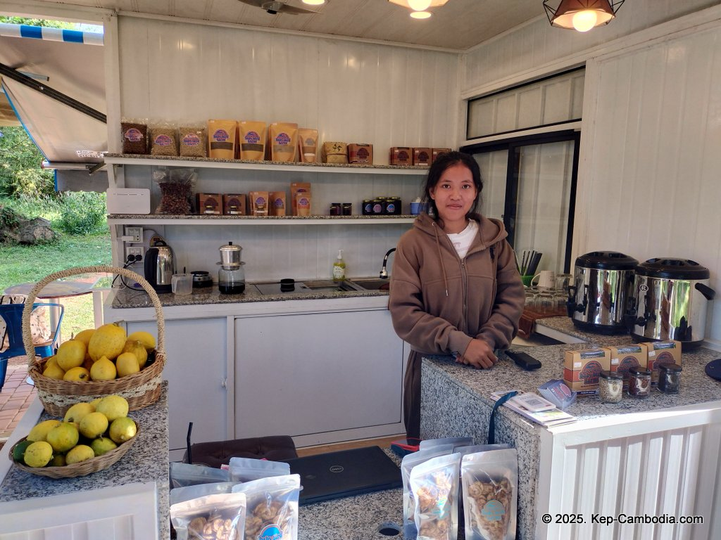 Baby Bird Farm in Kep and Kampot, Cambodia. Vegetables, fruits and Kampot Pepper. Cafe.