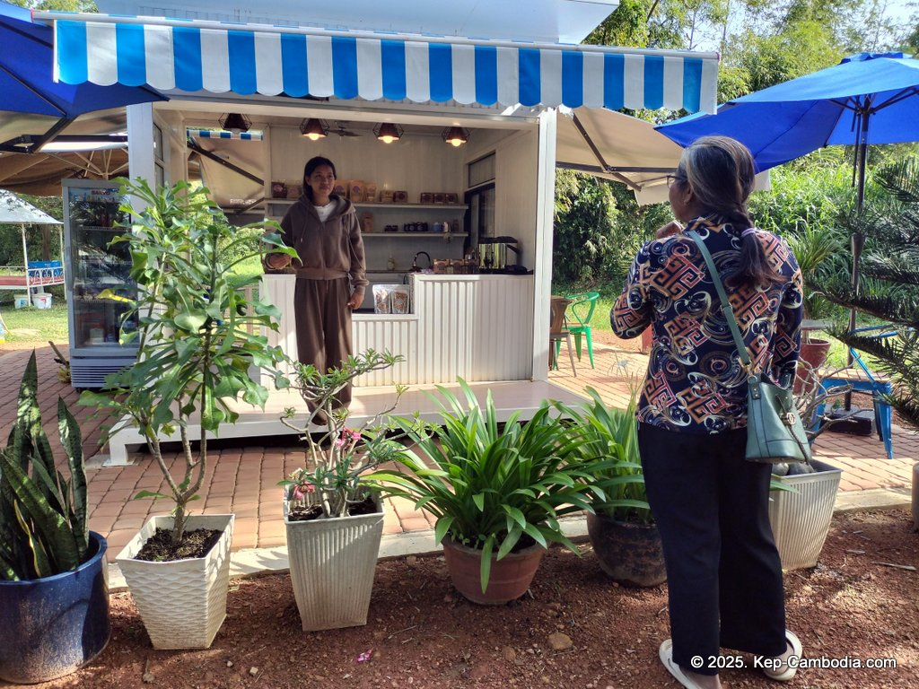 Baby Bird Farm in Kep and Kampot, Cambodia. Vegetables, fruits and Kampot Pepper. Cafe.