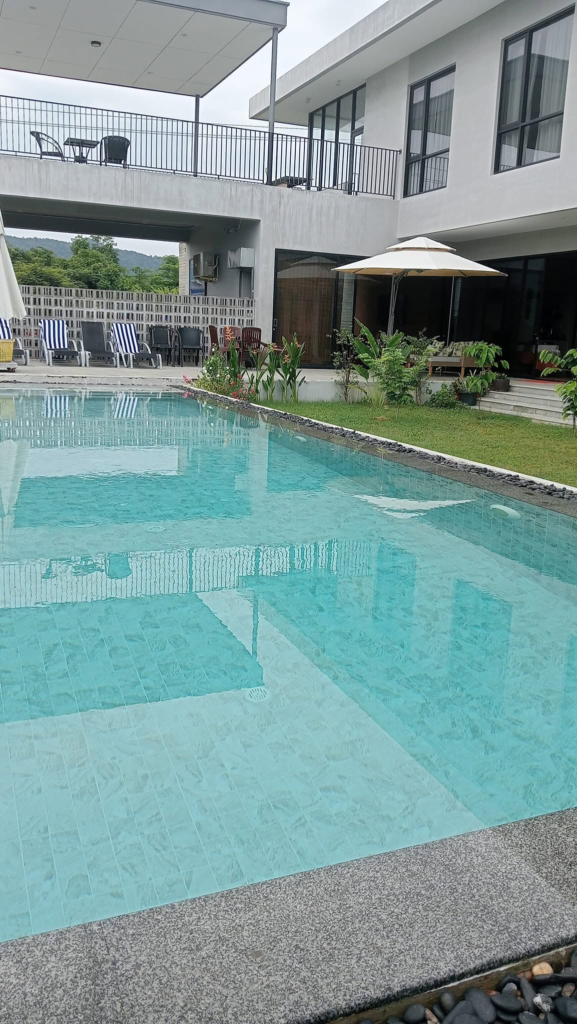 Villa Samathi in Kep, Cambodia. Villa homestay offering 2 rooms. On-site Cafe with a luxurious outdoor swimming pool.